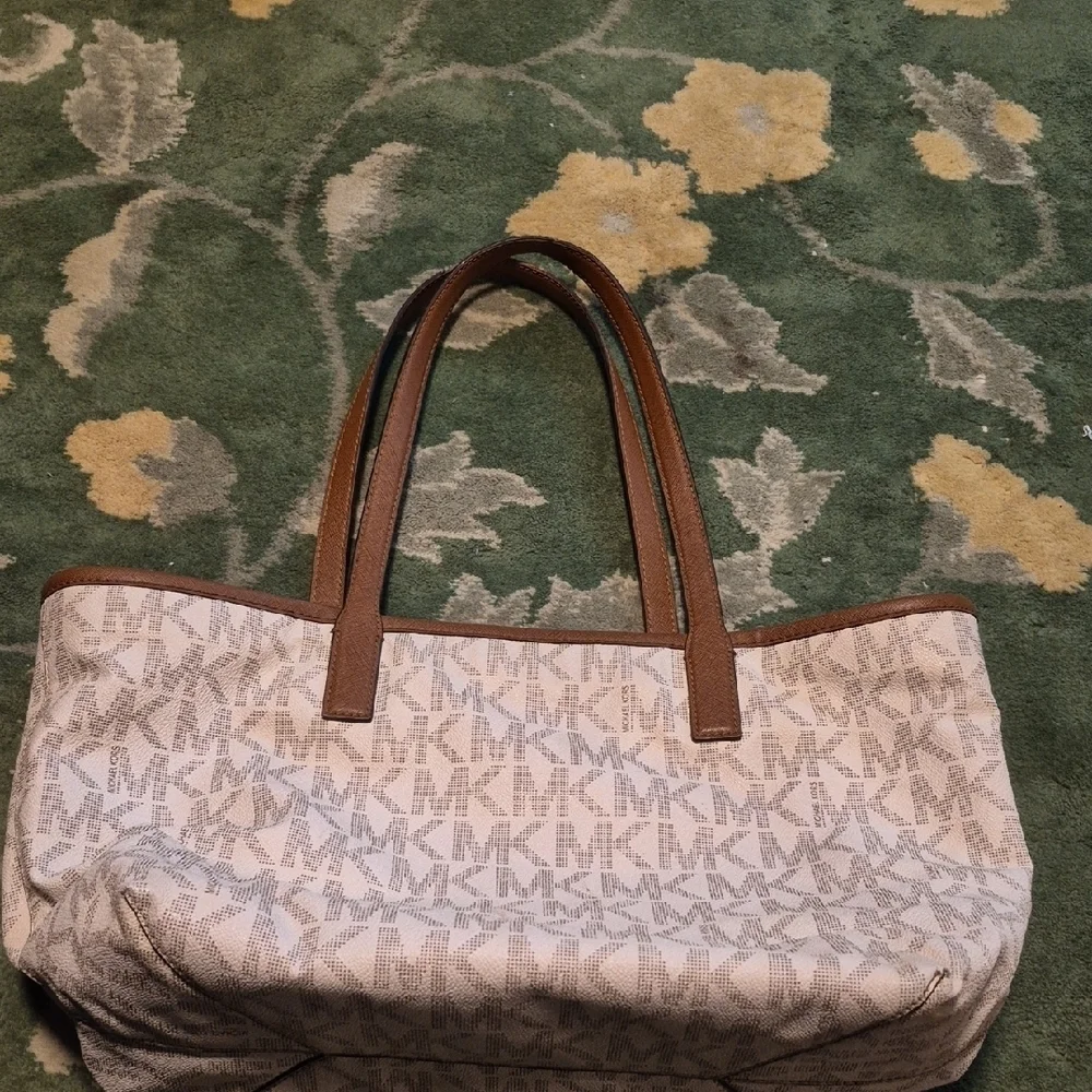 Michael Kors Tan and Cream Signature Tote - Picture 5 of 16